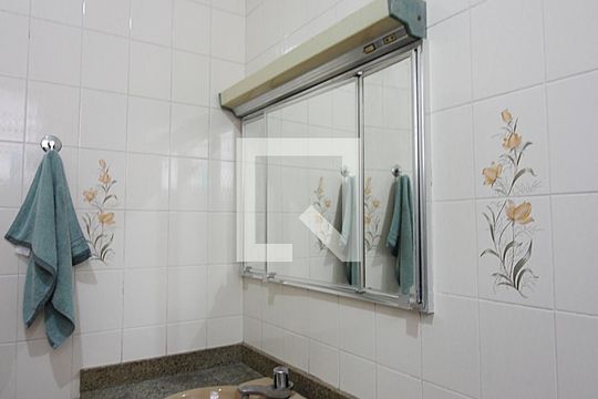 Banheiro Social de casa à venda com 2 quartos, 330m² em Vila Alvaro Marques, São Bernardo do Campo