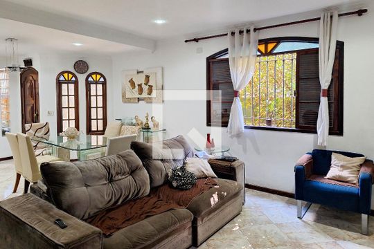 Sala de casa à venda com 3 quartos, 198m² em Santa Rosa, Niterói