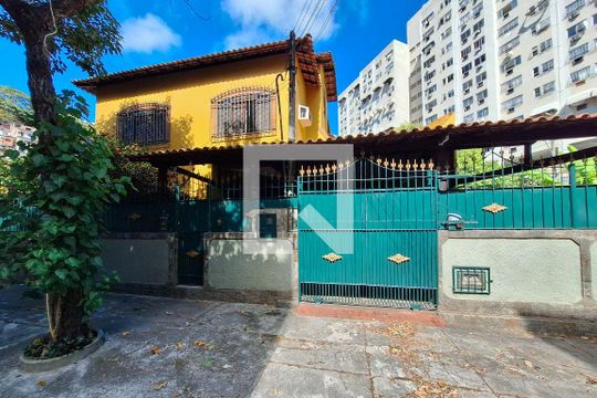 Casa à venda com 3 quartos, 198m² em Santa Rosa, Niterói