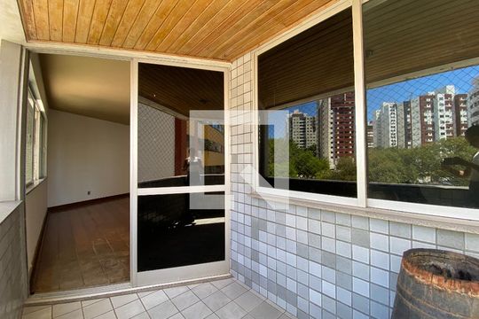 Varanda de apartamento para alugar com 3 quartos, 196m² em Pituba, Salvador