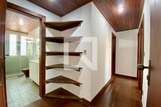 Corredor de apartamento para alugar com 3 quartos, 196m² em Pituba, Salvador