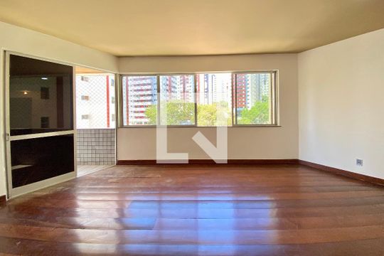 Apartamento para alugar com 3 quartos, 196m² em Pituba, Salvador