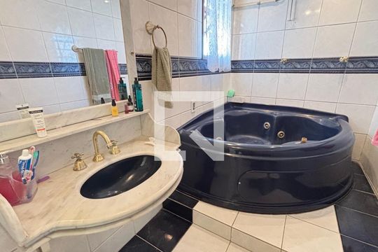 Banheiro da Suíte de casa à venda com 3 quartos, 221m² em Jardim Ipanema, Santo André