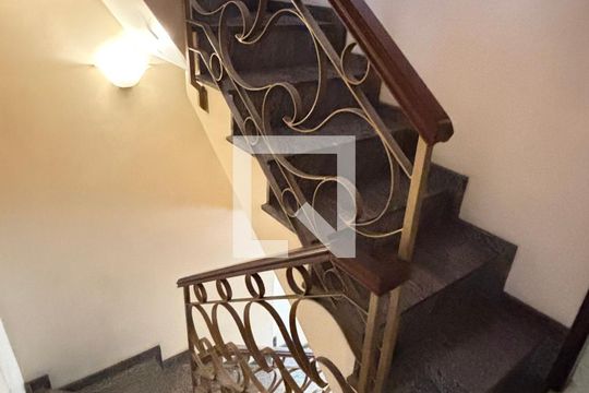Escada de casa à venda com 3 quartos, 221m² em Jardim Ipanema, Santo André