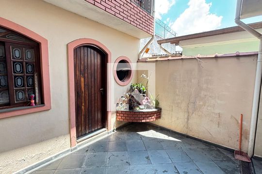 Quintal de casa à venda com 3 quartos, 221m² em Jardim Ipanema, Santo André