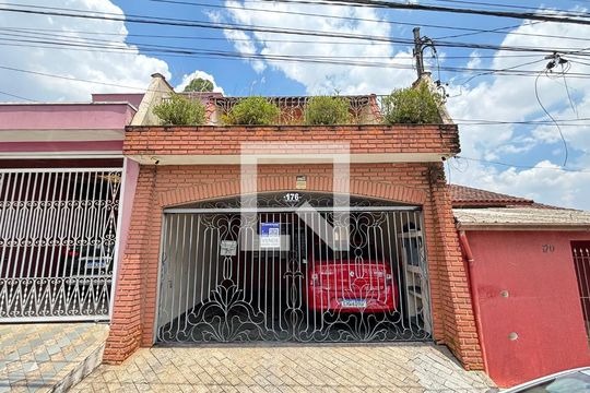 Fachada de casa à venda com 3 quartos, 221m² em Jardim Ipanema, Santo André