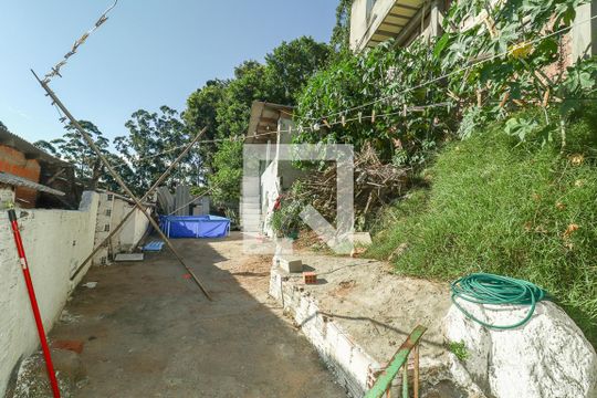 Quintal de casa à venda com 4 quartos, 200m² em Jardim Carvalho, Porto Alegre