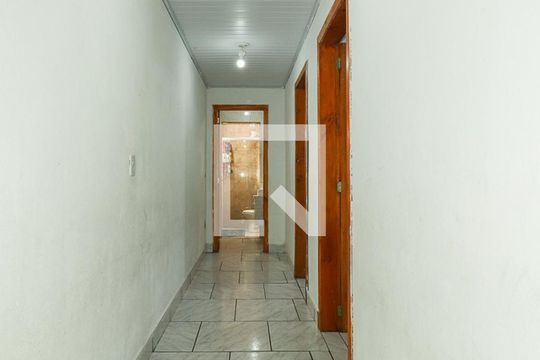 Corredor de casa à venda com 4 quartos, 200m² em Jardim Carvalho, Porto Alegre