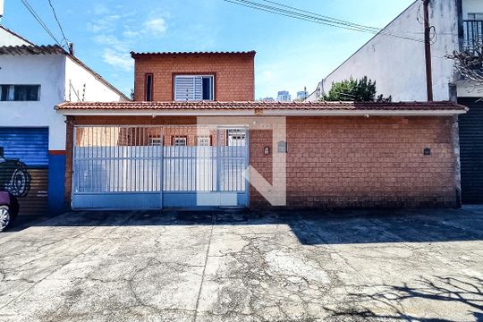 Fachada de casa à venda com 3 quartos, 239m² em Vila Santo Estefano, São Paulo