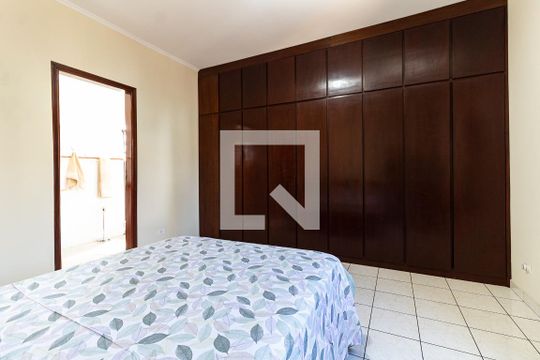 Suíte de casa à venda com 3 quartos, 239m² em Vila Santo Estefano, São Paulo