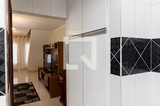 Corredor de casa à venda com 3 quartos, 239m² em Vila Santo Estefano, São Paulo