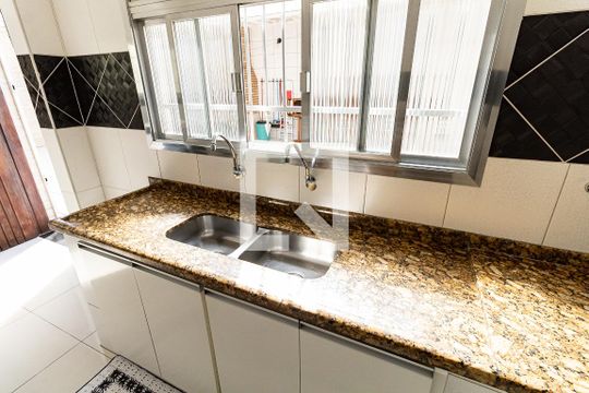 Cozinha de casa à venda com 3 quartos, 239m² em Vila Santo Estefano, São Paulo