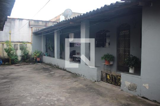 Quintal de casa à venda com 4 quartos, 360m² em Santa Cruz Industrial, Contagem