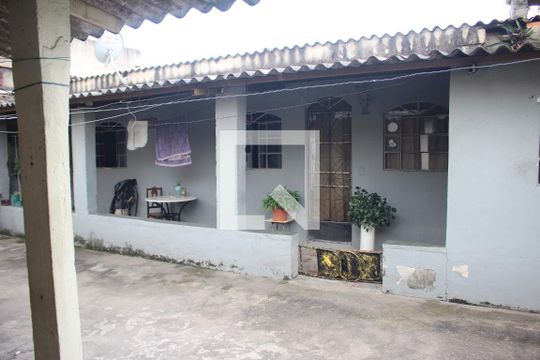 Quintal de casa à venda com 4 quartos, 360m² em Santa Cruz Industrial, Contagem