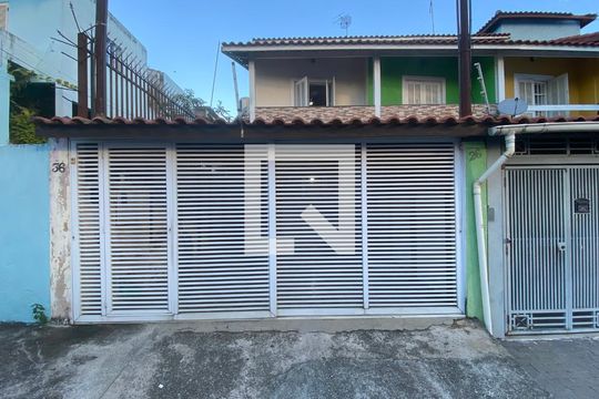 Fachada de casa à venda com 2 quartos, 100m² em Parque Boturussu, São Paulo