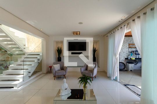 Sala de casa para alugar com 3 quartos, 390m² em Vila Penteado, São Paulo