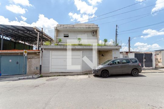Fachada de casa para alugar com 3 quartos, 390m² em Vila Penteado, São Paulo
