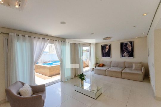Casa para alugar com 3 quartos, 390m² em Vila Penteado, São Paulo