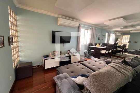 Casa à venda com 3 quartos, 360m² em Taquara, Rio de Janeiro