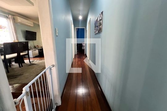 Circulação de casa à venda com 3 quartos, 360m² em Taquara, Rio de Janeiro