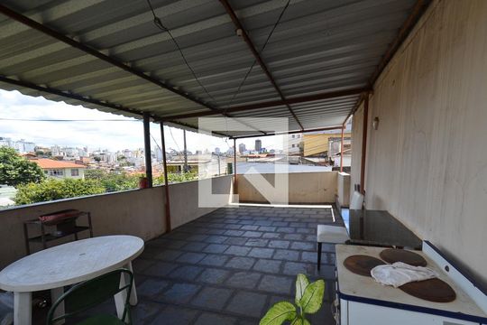 Area externa de casa à venda com 2 quartos, 300m² em Sagrada Família, Belo Horizonte