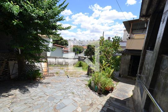 Quintal de casa à venda com 2 quartos, 300m² em Sagrada Família, Belo Horizonte