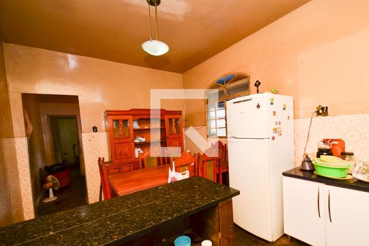 Cozinha de casa à venda com 2 quartos, 300m² em Sagrada Família, Belo Horizonte