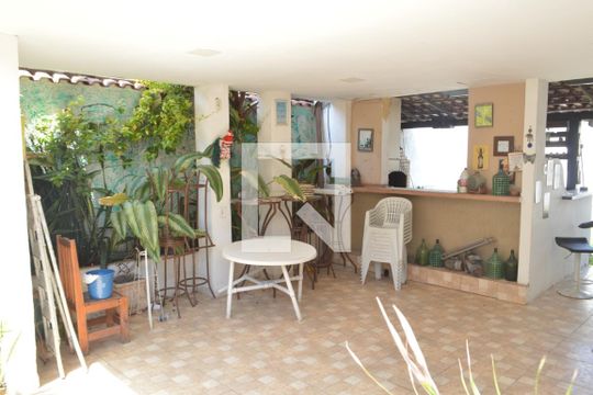 Garagem de casa de condomínio à venda com 3 quartos, 200m² em Taquara, Rio de Janeiro