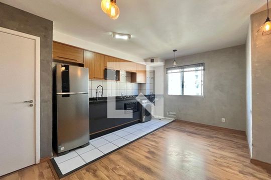 Sala/Cozinha de apartamento para alugar com 2 quartos, 40m² em Vila Mira, São Paulo