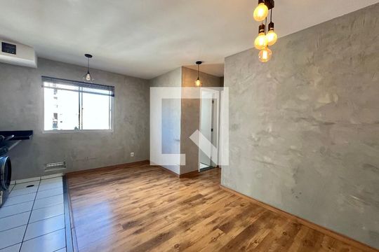 Sala/Cozinha de apartamento para alugar com 2 quartos, 40m² em Vila Mira, São Paulo
