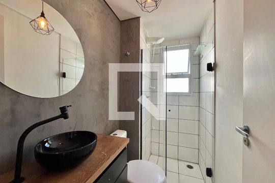 Banheiro de apartamento para alugar com 2 quartos, 40m² em Vila Mira, São Paulo