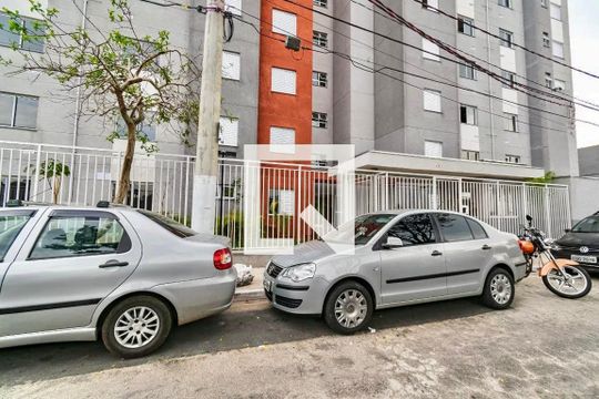 Fachada de apartamento para alugar com 2 quartos, 40m² em Vila Mira, São Paulo