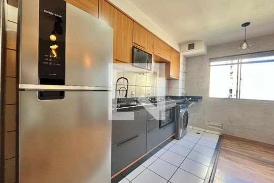 Cozinha de apartamento para alugar com 2 quartos, 40m² em Vila Mira, São Paulo
