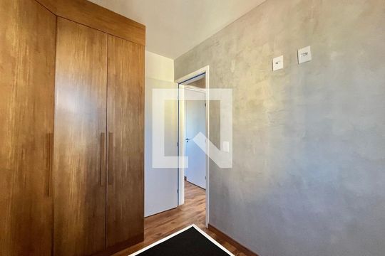 Quarto 1 de apartamento para alugar com 2 quartos, 40m² em Vila Mira, São Paulo