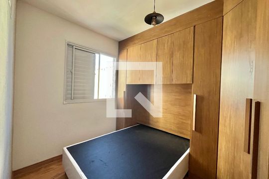 Quarto 1 de apartamento para alugar com 2 quartos, 40m² em Vila Mira, São Paulo