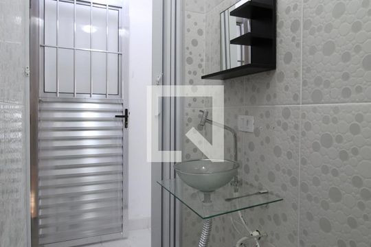 Banheiro  de kitnet/studio para alugar com 1 quarto, 20m² em Jardim Novo Mundo, São Paulo