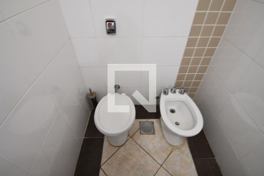 Banheiro 2 de apartamento à venda com 3 quartos, 136m² em Vila Itapura, Campinas