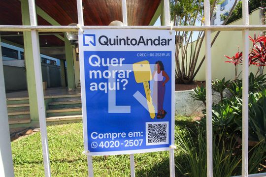 Plaquinha de apartamento à venda com 3 quartos, 65m² em Santana, Porto Alegre