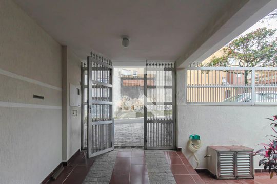 Garagem de casa à venda com 6 quartos, 290m² em Jardim Sapopemba, São Paulo