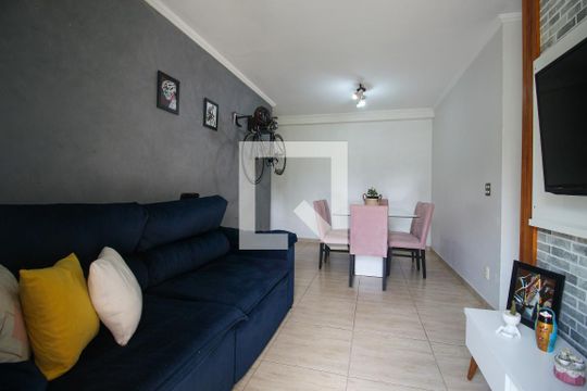 Sala de apartamento para alugar com 3 quartos, 66m² em Parque Santa Laura, Ferraz de Vasconcelos