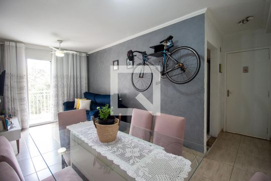 Apartamento para alugar com 3 quartos, 66m² em Parque Santa Laura, Ferraz de Vasconcelos