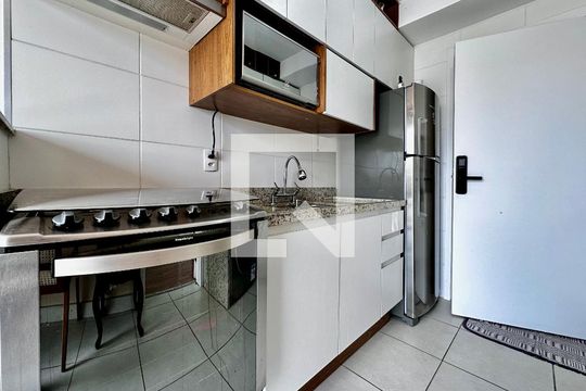 Cozinha de apartamento à venda com 1 quarto, 32m² em Vila das Belezas, São Paulo