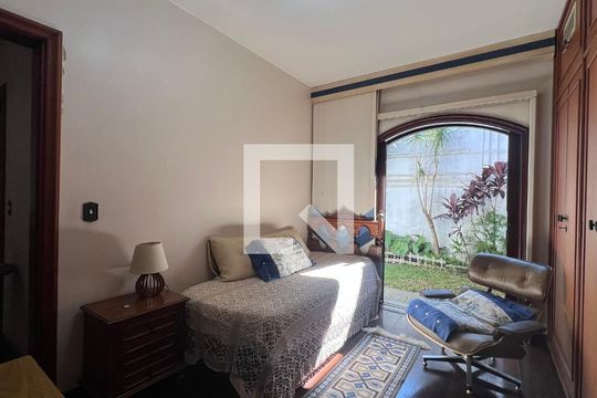 Quarto 1 de casa para alugar com 4 quartos, 485m² em Alto de Pinheiros, São Paulo