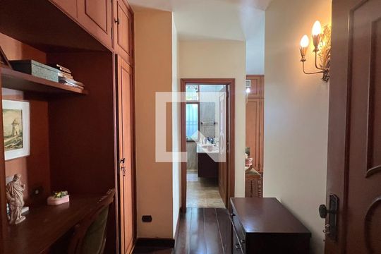 Suite de casa para alugar com 4 quartos, 485m² em Alto de Pinheiros, São Paulo