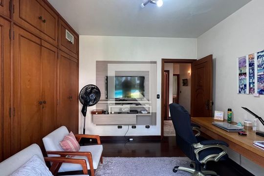 Quarto 2 de casa à venda com 4 quartos, 485m² em Alto de Pinheiros, São Paulo
