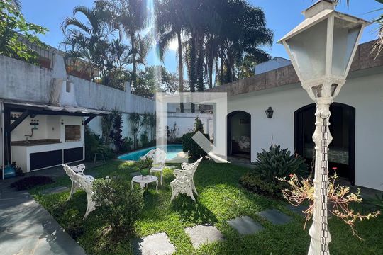Quintal de casa para alugar com 4 quartos, 485m² em Alto de Pinheiros, São Paulo