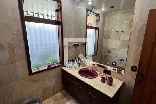 Banheiro da Suíte de casa para alugar com 4 quartos, 485m² em Alto de Pinheiros, São Paulo