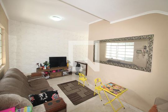 Casa à venda com 3 quartos, 186m² em Parque Peruche, São Paulo