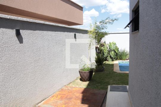 Quintal de casa de condomínio à venda com 4 quartos, 380m² em Setor Progresso, Goiânia