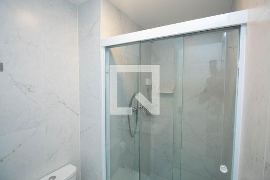 Banheiro da Suíte 1 de apartamento para alugar com 1 quarto, 63m² em Tucuruvi, São Paulo